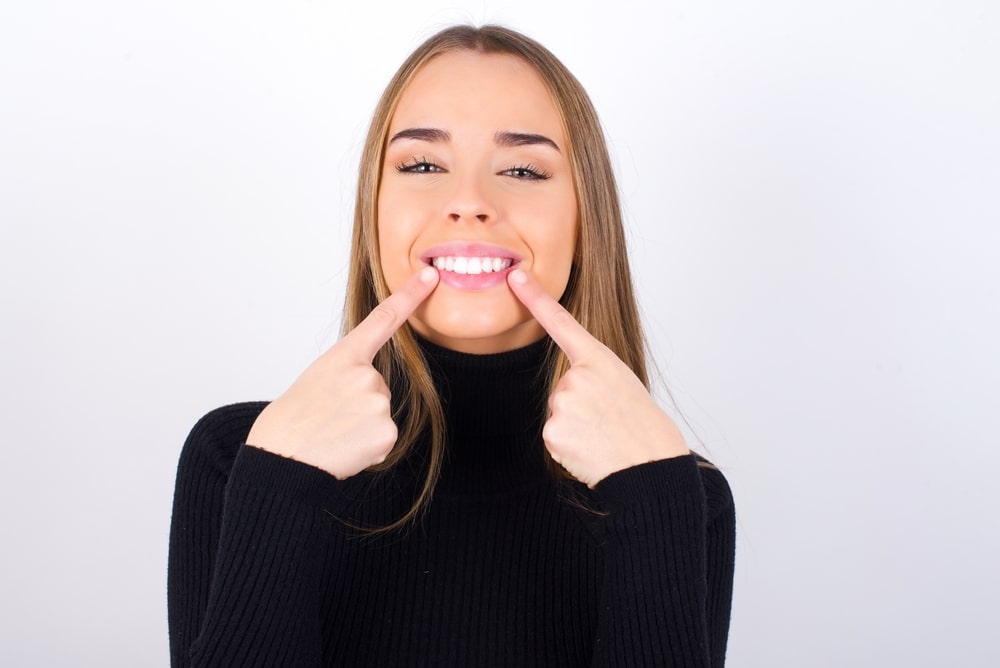 Ci sono delle controindicazioni per le faccette dentali?